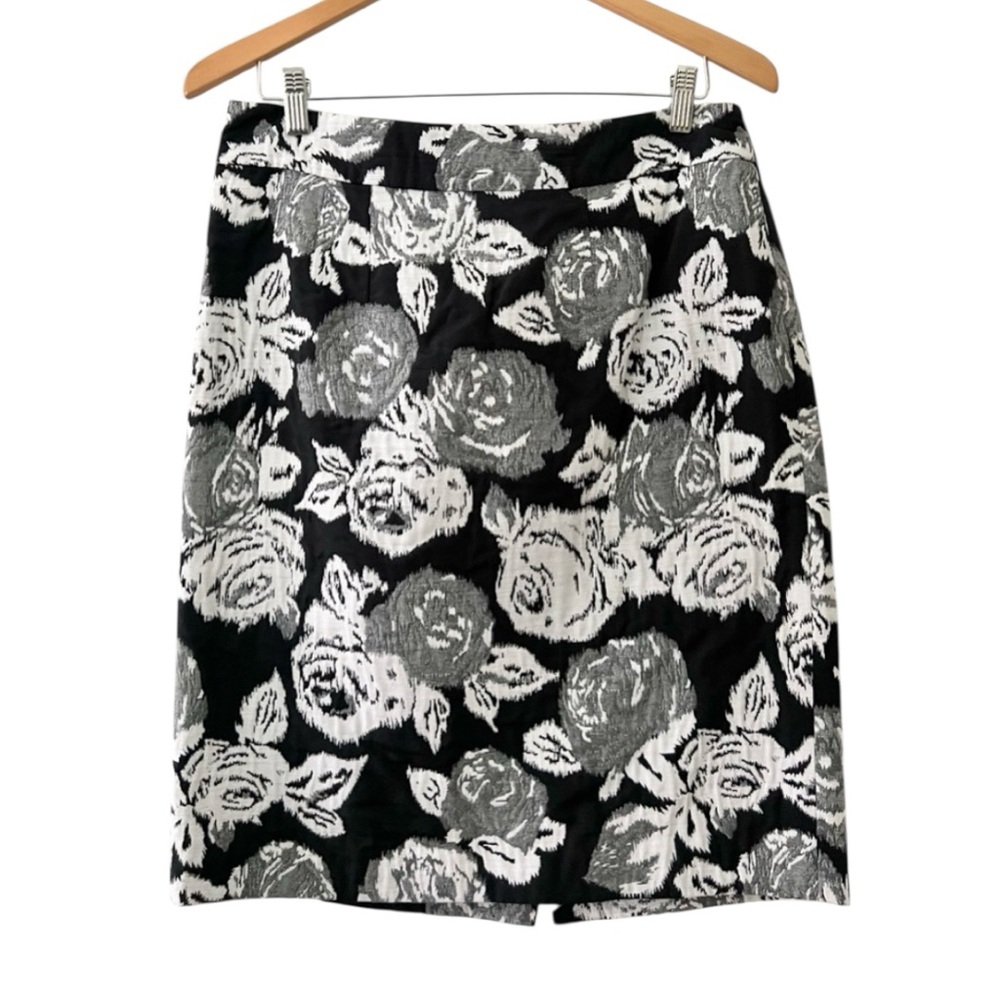 Banana Republic Skirt black, and white floral